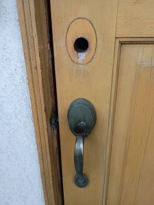 玄関ドア錠　壊れの為　錠交換